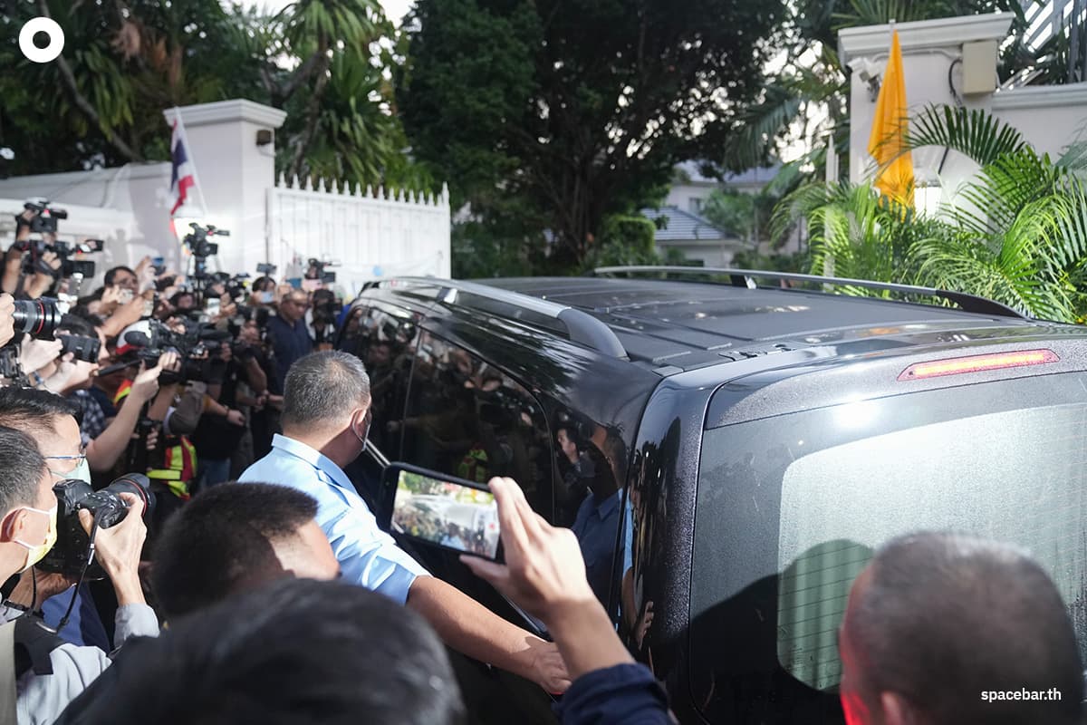 read_thaksin_eyes_SPACEBAR_Photo03_f0cca0cec9.jpg