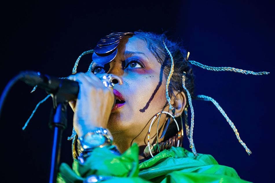 rm_collabs_erykah_badu_in_his_debut_studio_album_SPACEBAR_Photo01_fb87989200.jpeg