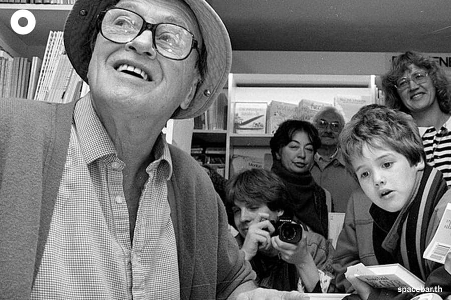 roald_dahl_rewritten_airblushing_change_SPACEBAR_Photo01_7c1649d583.jpeg