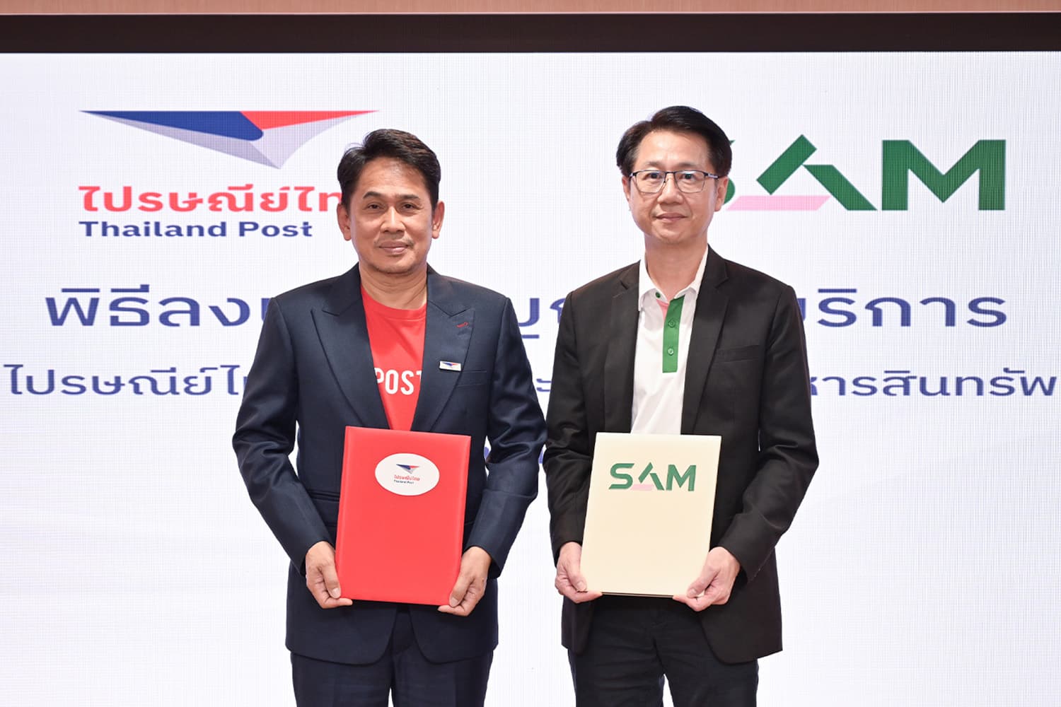 sam_signs_contract_thailand_post_survey_npa_assets_SPACEBAR_Hero_4aae515226.jpg