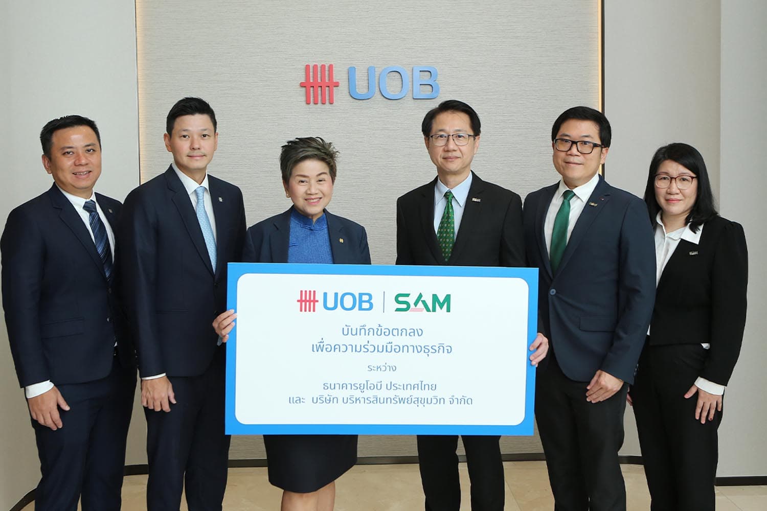 sam_uob_supports_smes_business_real_estate_loans_SPACEBAR_Hero_29996b1256.jpg