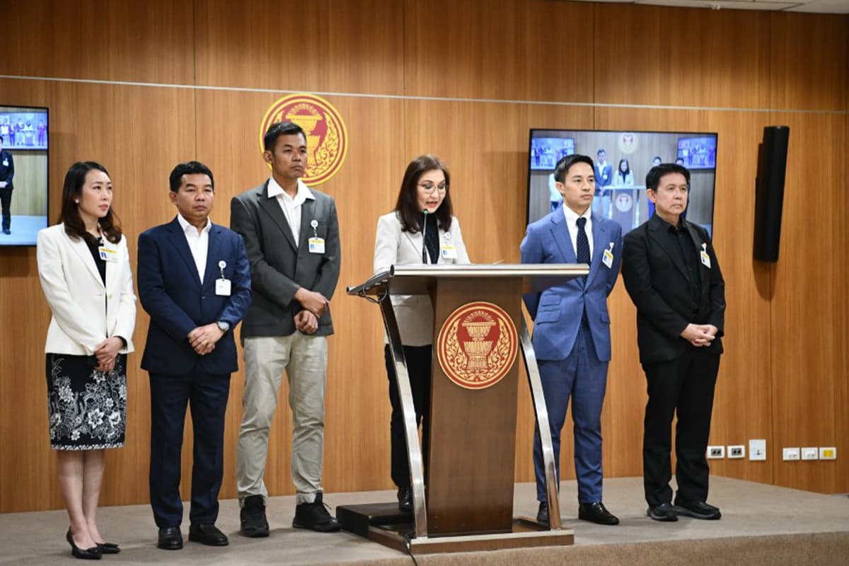 senators-thank-voters-for-new-constitution-referendum-SPACEBAR-Photo01.jpg