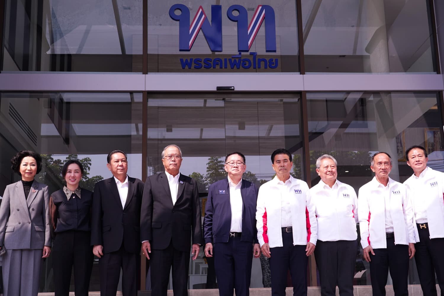 เพื่อไทยเปิดบ้านรับ ‘เทวัญ ลิปตพัลลภ’