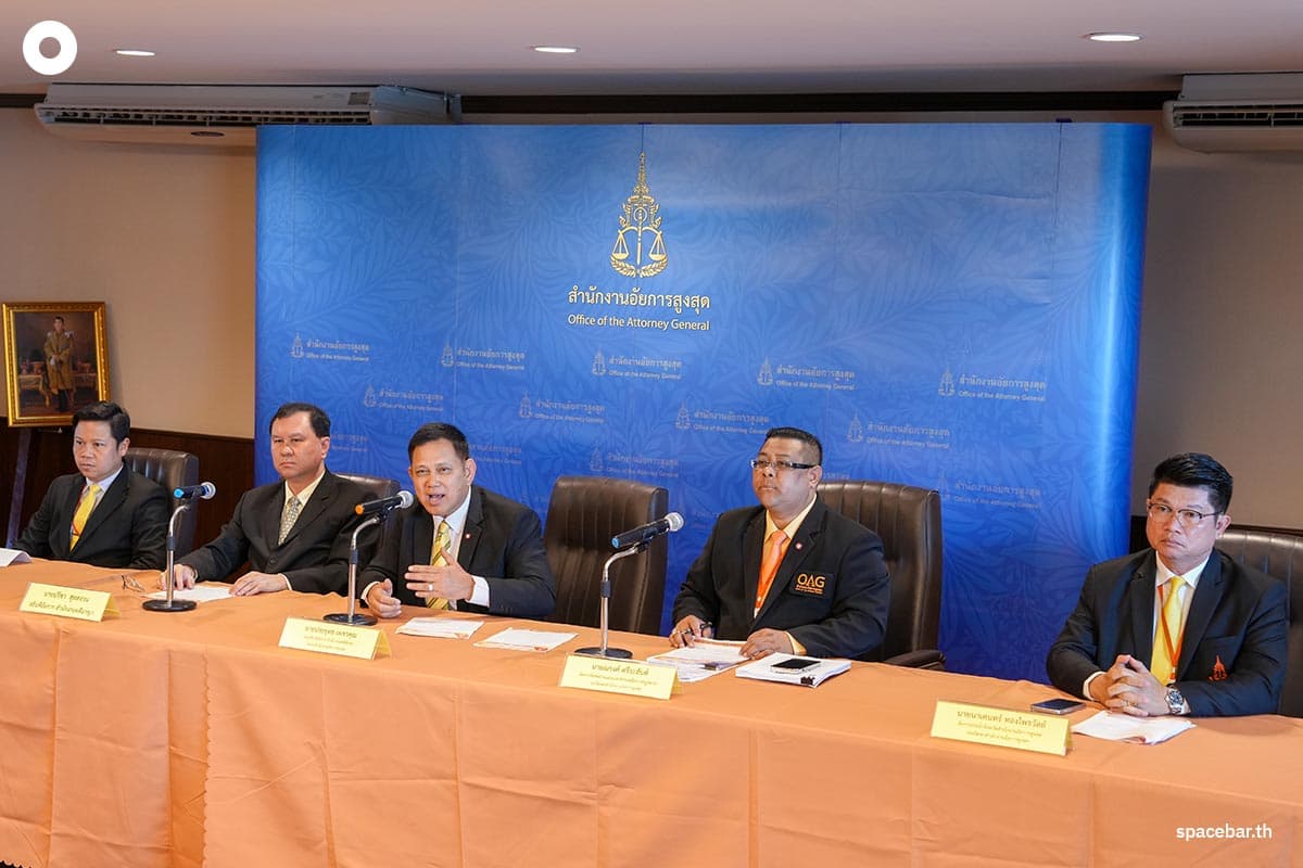 thaksin_meets_with_the_attorney_general_in_case_112_SPACEBAR_Photo02_f148ffdbd9.jpg