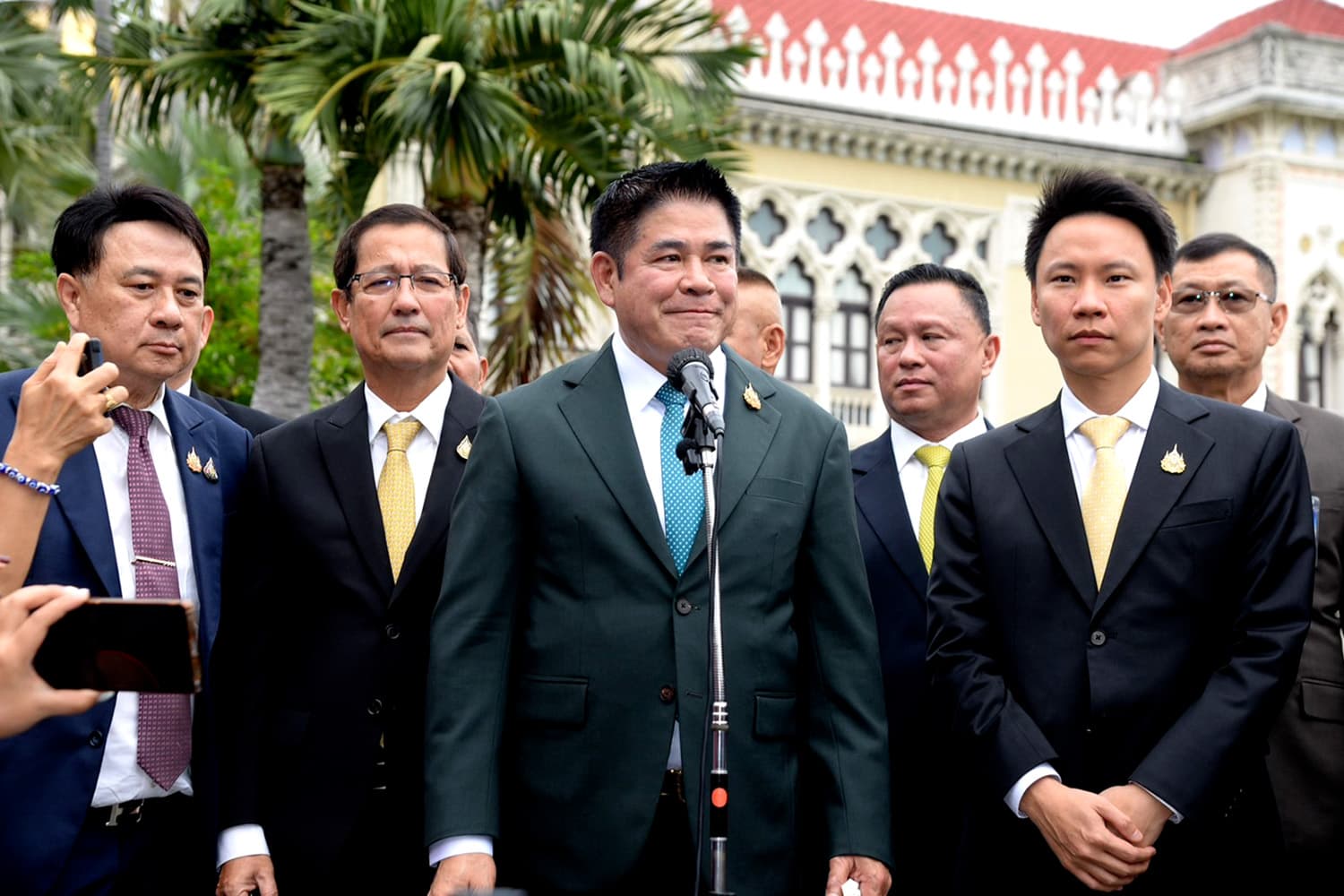 ‘ธรรมนัส’ ถือฤกษ์ดีเข้าทำเนียบ บอกดีใจได้ ‘คัมแบ็ค’ เผยยังไม่ได้คุย ‘เดชอิศม์’ จ่อซบ ‘กล้าธรรม’
