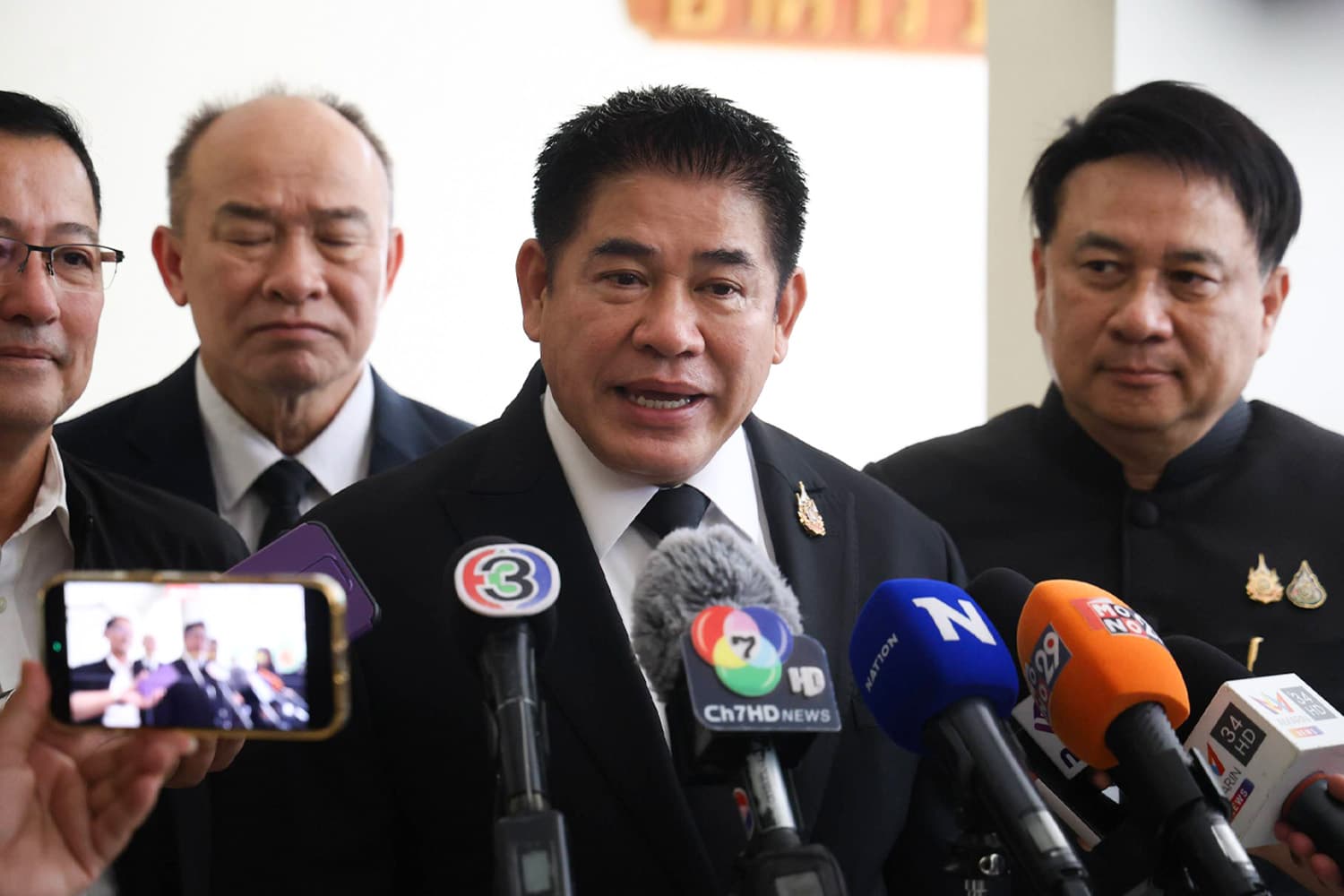 ตั้งรัฐบาลยังอึมครึม! ยังไม่มีสายชวน ‘ธรรมนัส’
