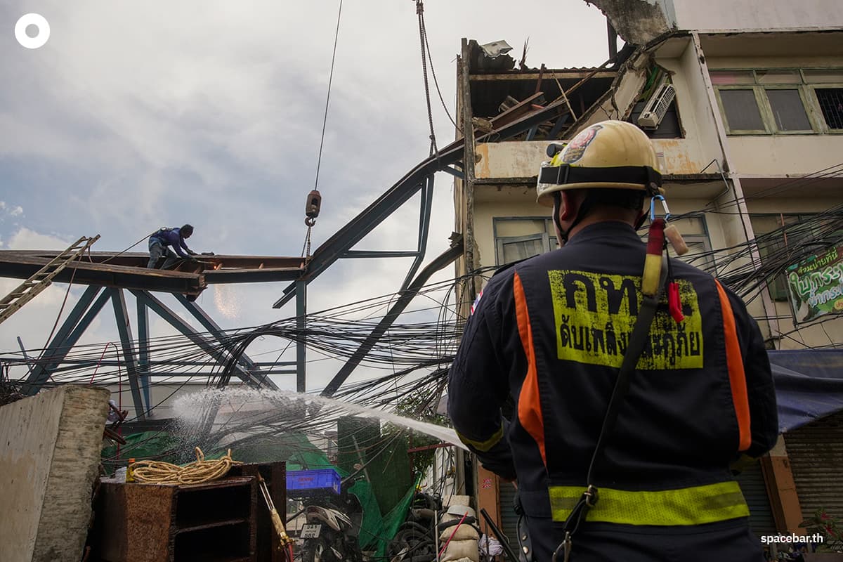 the_bridge_over_lat_krabang_intersection_collapsed_SPACEBAR_Photo00_192b7c2819.jpeg