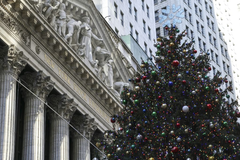 us-households-cut-christmas-spending-inflation-2.jpeg