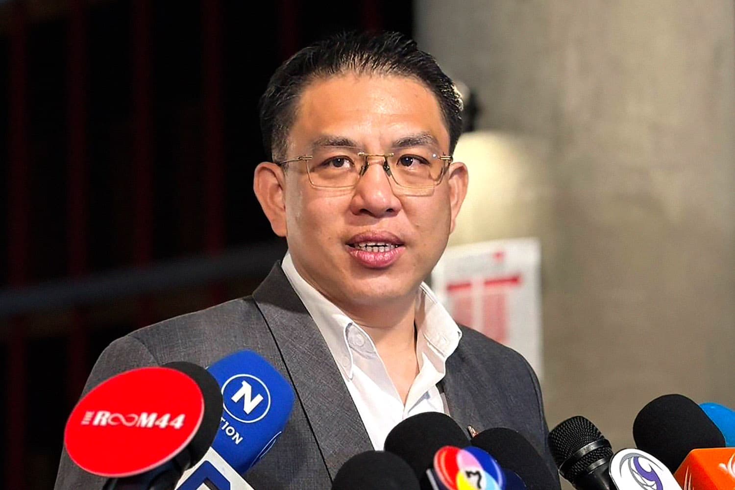 ‘วิโรจน์’ แนะ ‘ผู้นำกัมพูชา’ ให้เกียรติทหารตัวเอง