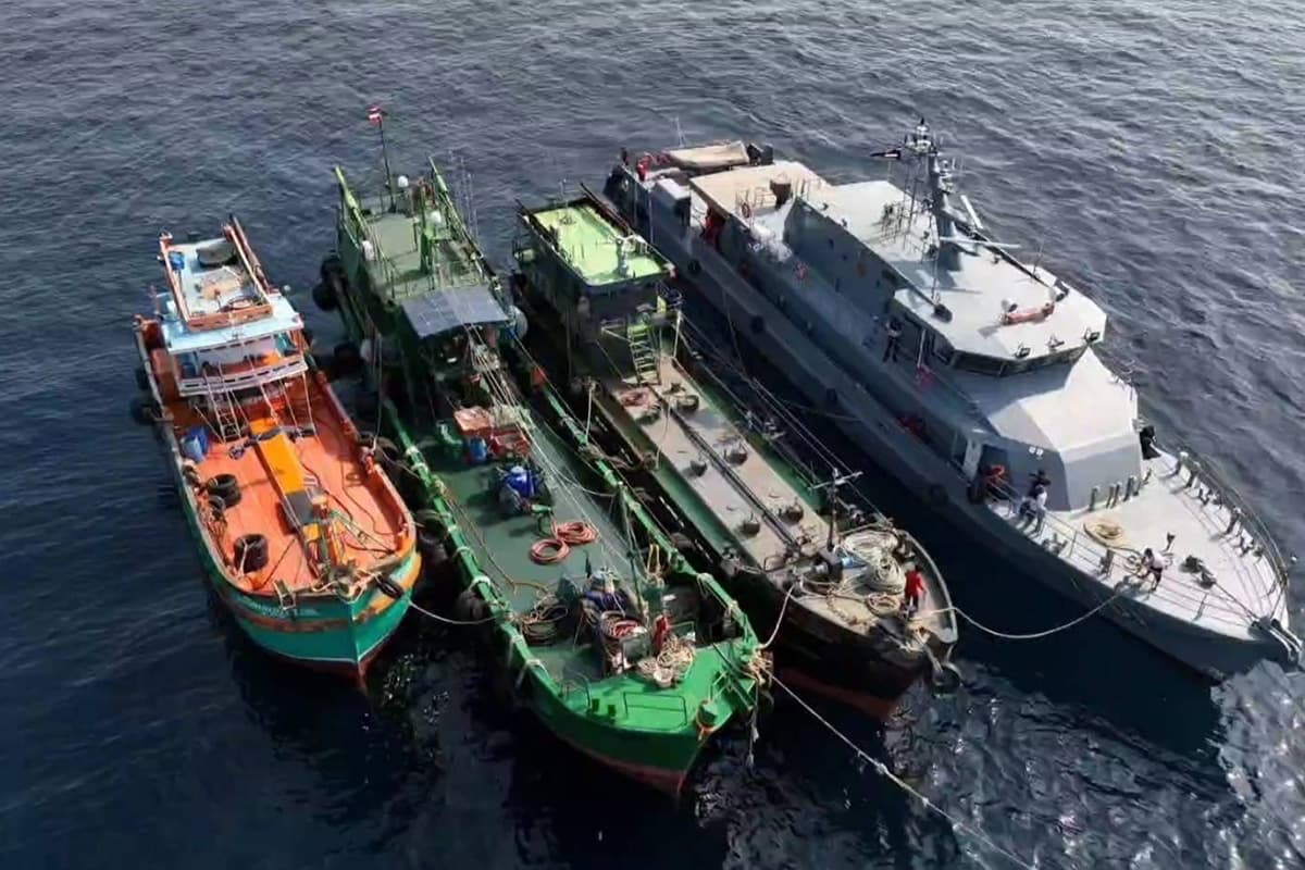 why_did_the_illegal_oil_tanker_return_SPACEBAR_Photo02_abb21e5d02.jpg