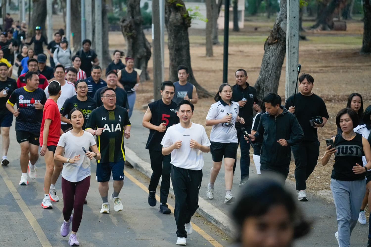 ‘ยศชนัน’ วิ่งสวนลุมพินี ชู แก้ปัญหาฝุ่น PM2.5
