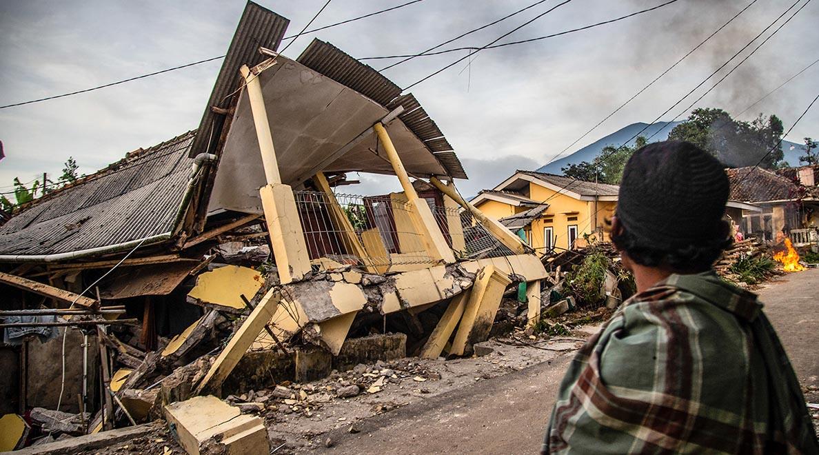 Indonesia-Java-quake-kills-and-injures-hundreds-peoples-SPACEBAR-Hero