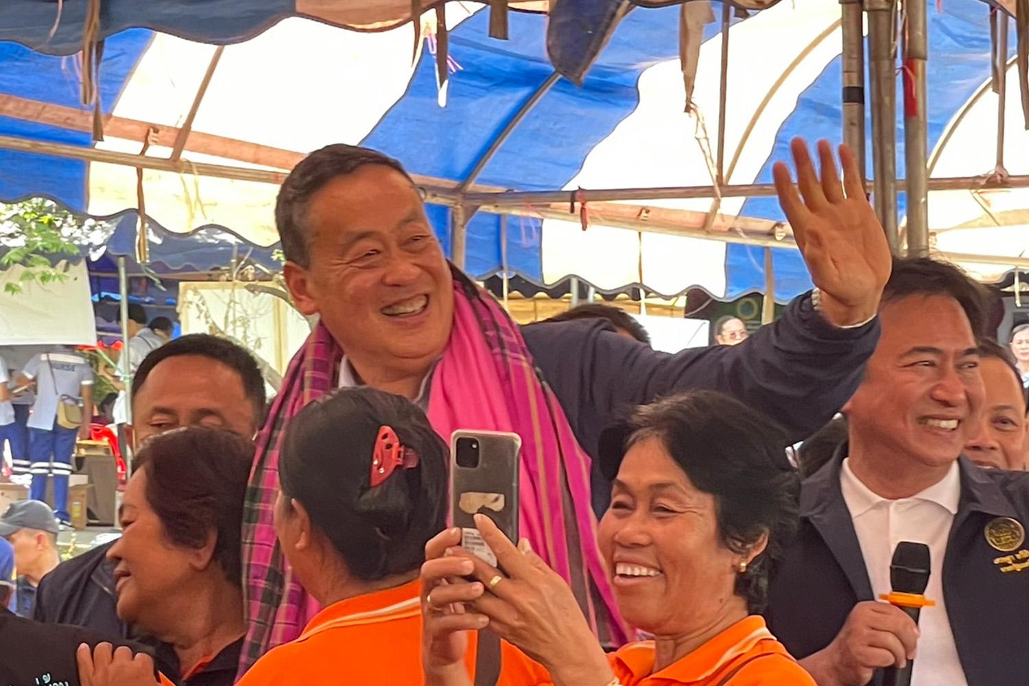 People-of-Nong-Bua-Lamphu-welcomed-the-Prime-Minister-SPACEBAR-Hero.jpg