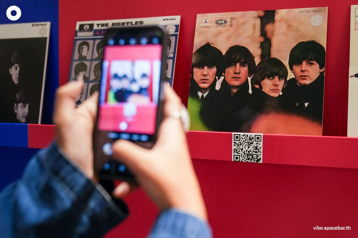The-Beatles-Now-And-Then-Red-Blue-Installation-At-Central-World-SPACEBAR-Photo03.jpg