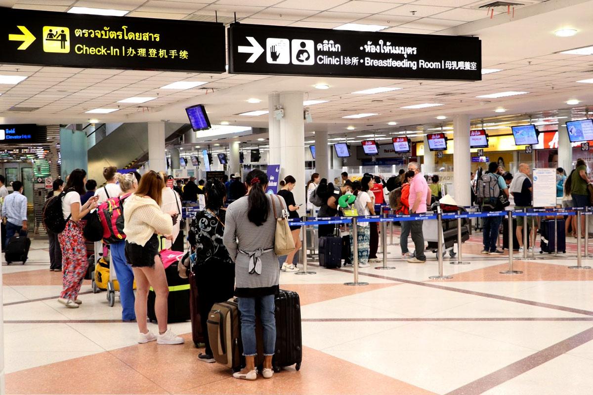 economy-airport-airplane-china-tourist-chiang-mai-SPACEBAR-Photo01.jpg