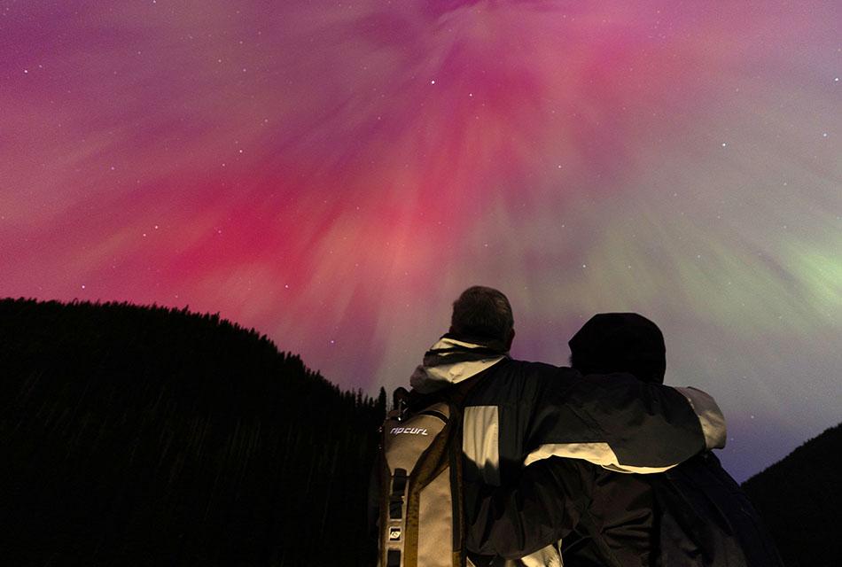 photo-story-pink-aurora-borealis-solar-flares-northern-lights-SPACEBAR-Thumbnail.jpg