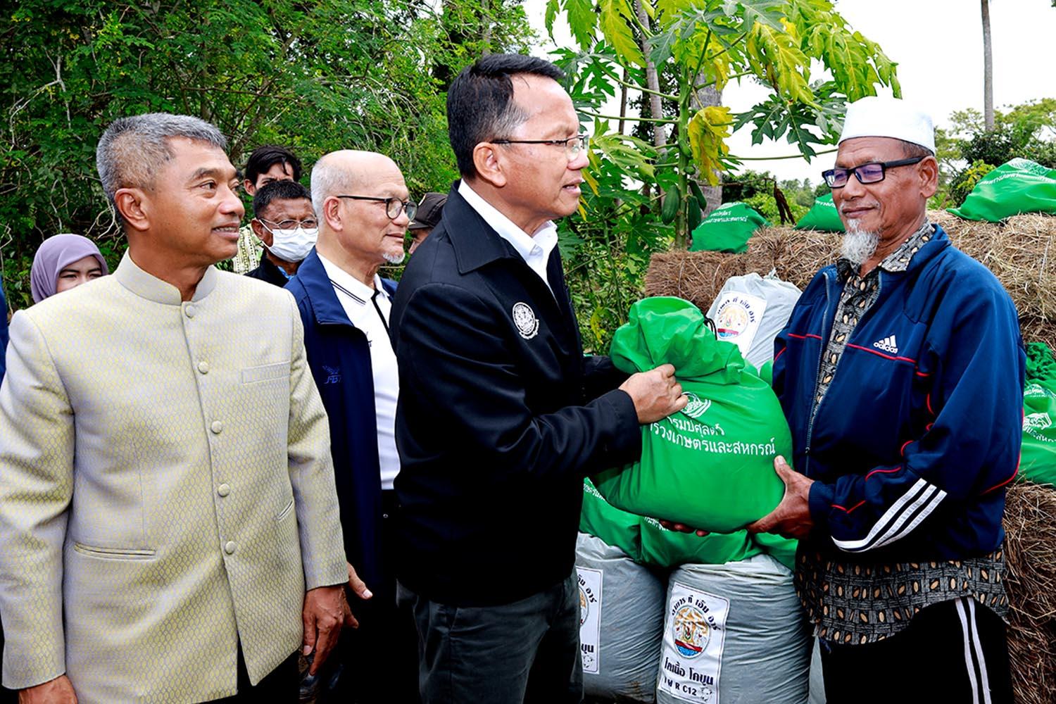 somsak-thepsutin-approved-budget-of-37-million-help-with-flooding-in--southern-region-SPACEBAR-Hero.jpg