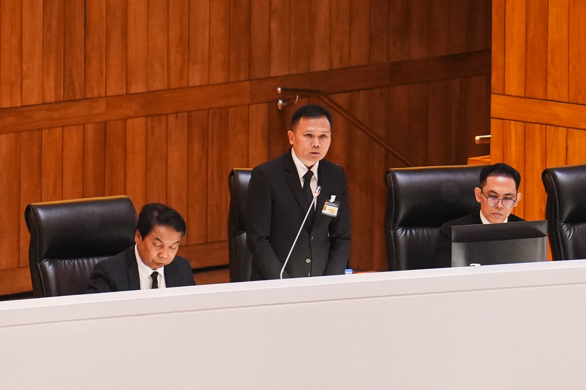 ครรชิต เจริญอินทร์ รองเลขาธิการ กกต.jpg