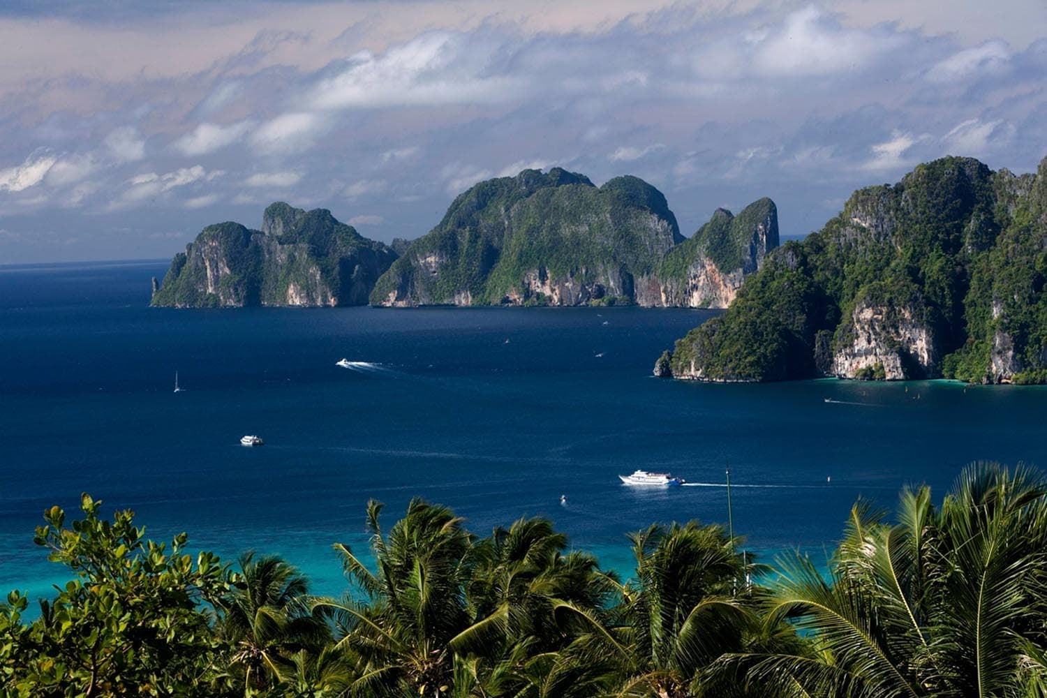 3_Andaman_provinces_join_forces_to_push_tourism_in_2025_targeting_revenue_of_800_billion_baht_SPACEBAR_Hero_8c8ab25d03.jpg