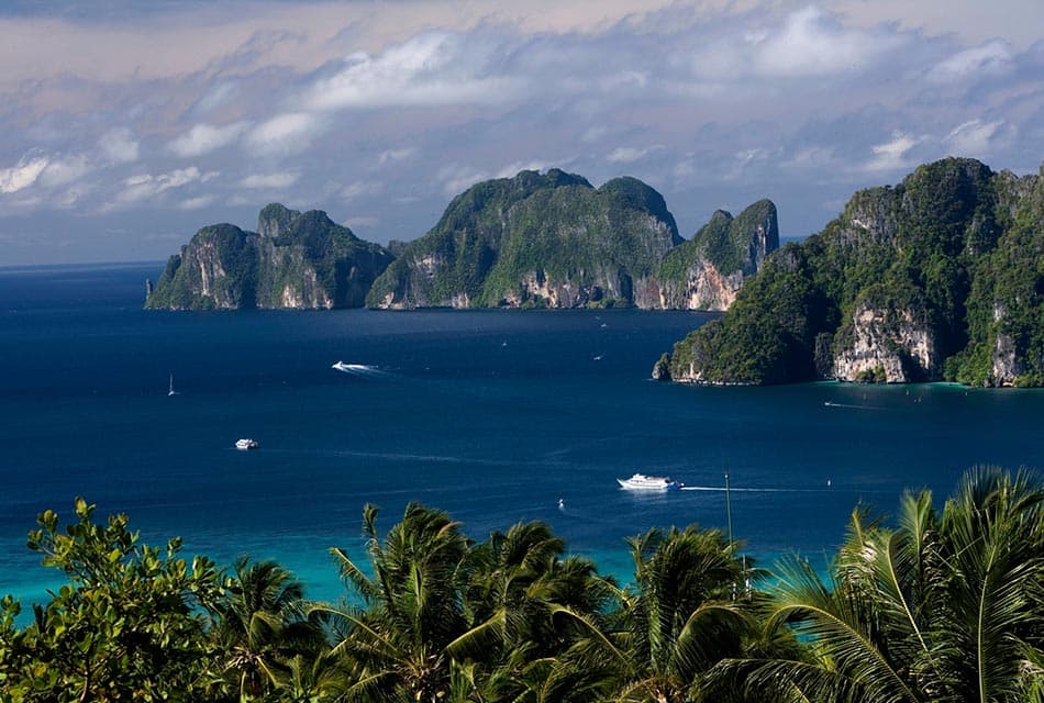 3_Andaman_provinces_join_forces_to_push_tourism_in_2025_targeting_revenue_of_800_billion_baht_SPACEBAR_Thumbnail_fb25cc2f51.jpg