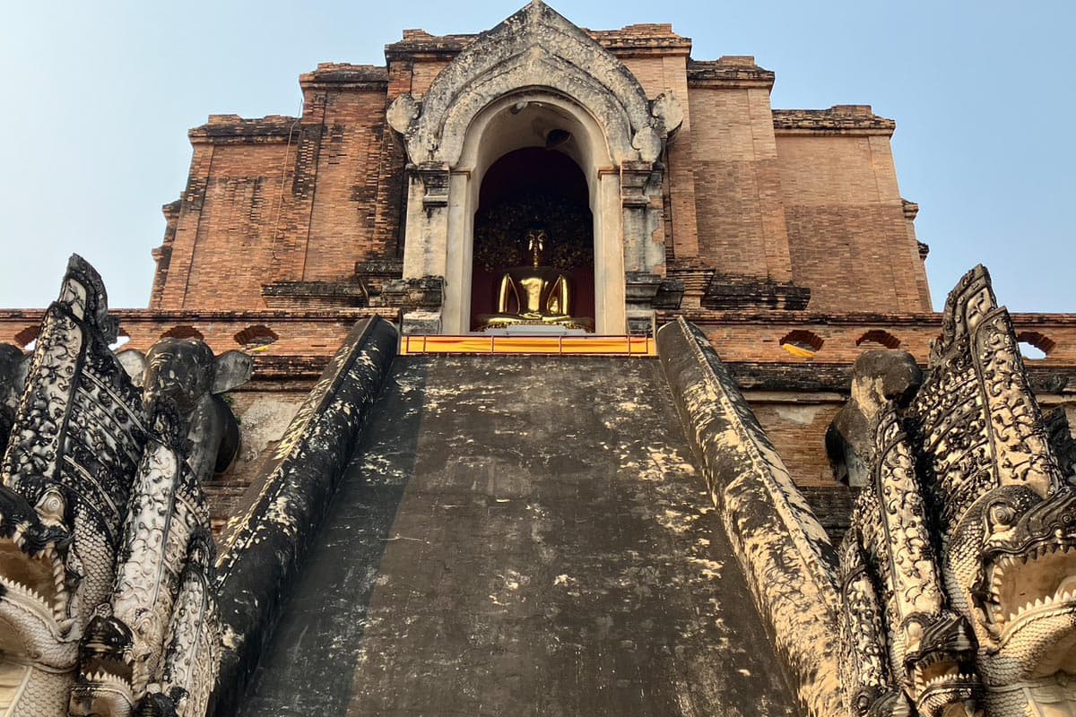 633_year_old_Chedi_Luang_in_Chiang_Mai_No_signs_of_damage_from_earthquake_SPACEBAR_Photo09_d8c7472658.jpg