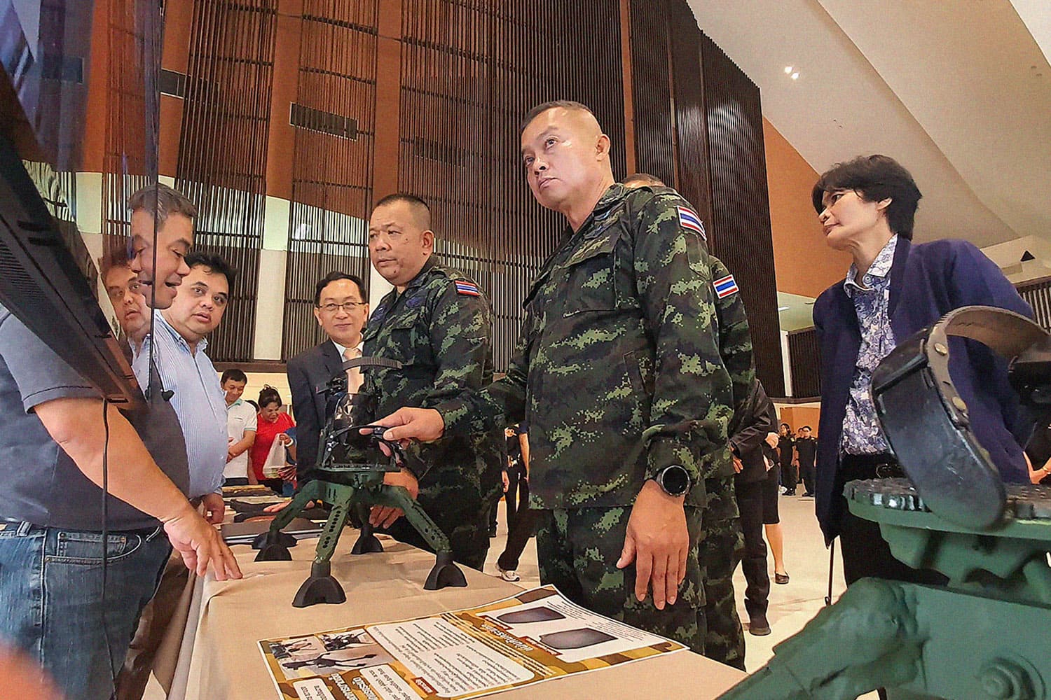 ส่องแล็ปงานวิจัยอีสาน พัฒนา 'รองเท้าลดสูญเสียจากแรงระเบิด-อาหาร MRE' หนุนการปฏิบัติหน้าที่ของทหารแนวหน้า