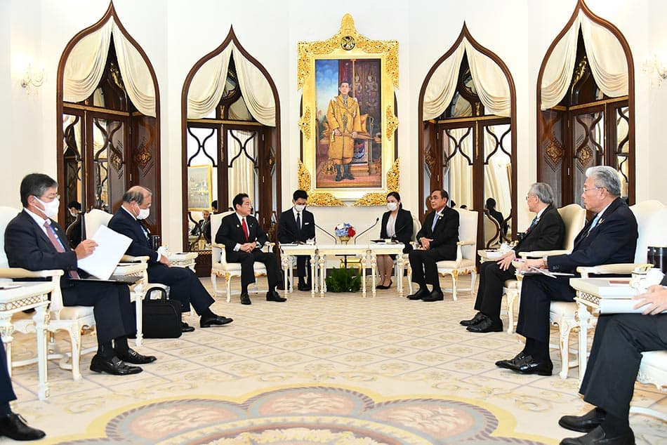 APEC_General_Prayut_Meeting_with_the_Prime_Minister_of_Japan_SPACEBAR_Photo02_a4f5af8210.jpeg