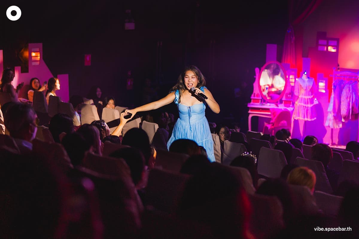 A_Girl_Like_You_Barbie_concert_SPACEBAR_Photo06_7120809892.jpg