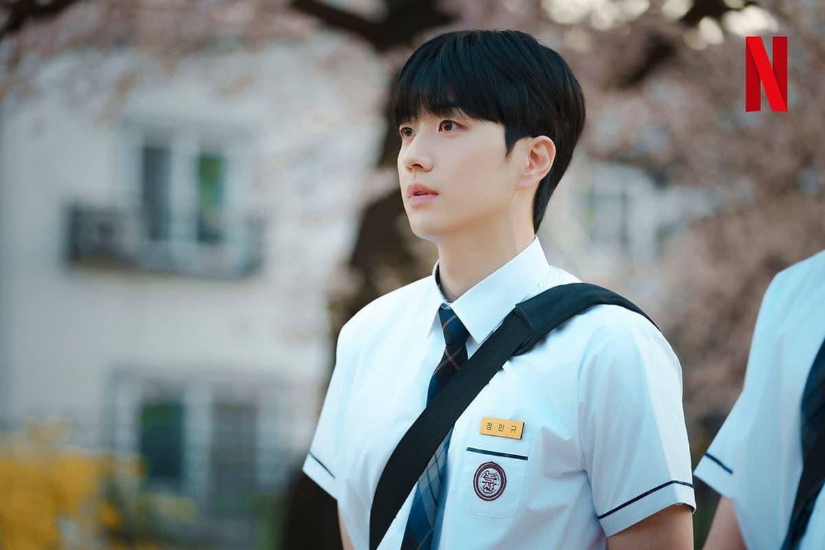 A_Time_Called_You_The_Left_Out_And_Seo_Ji_Won_SPACEBAR_Photo02_d4d2ea6e65.jpeg