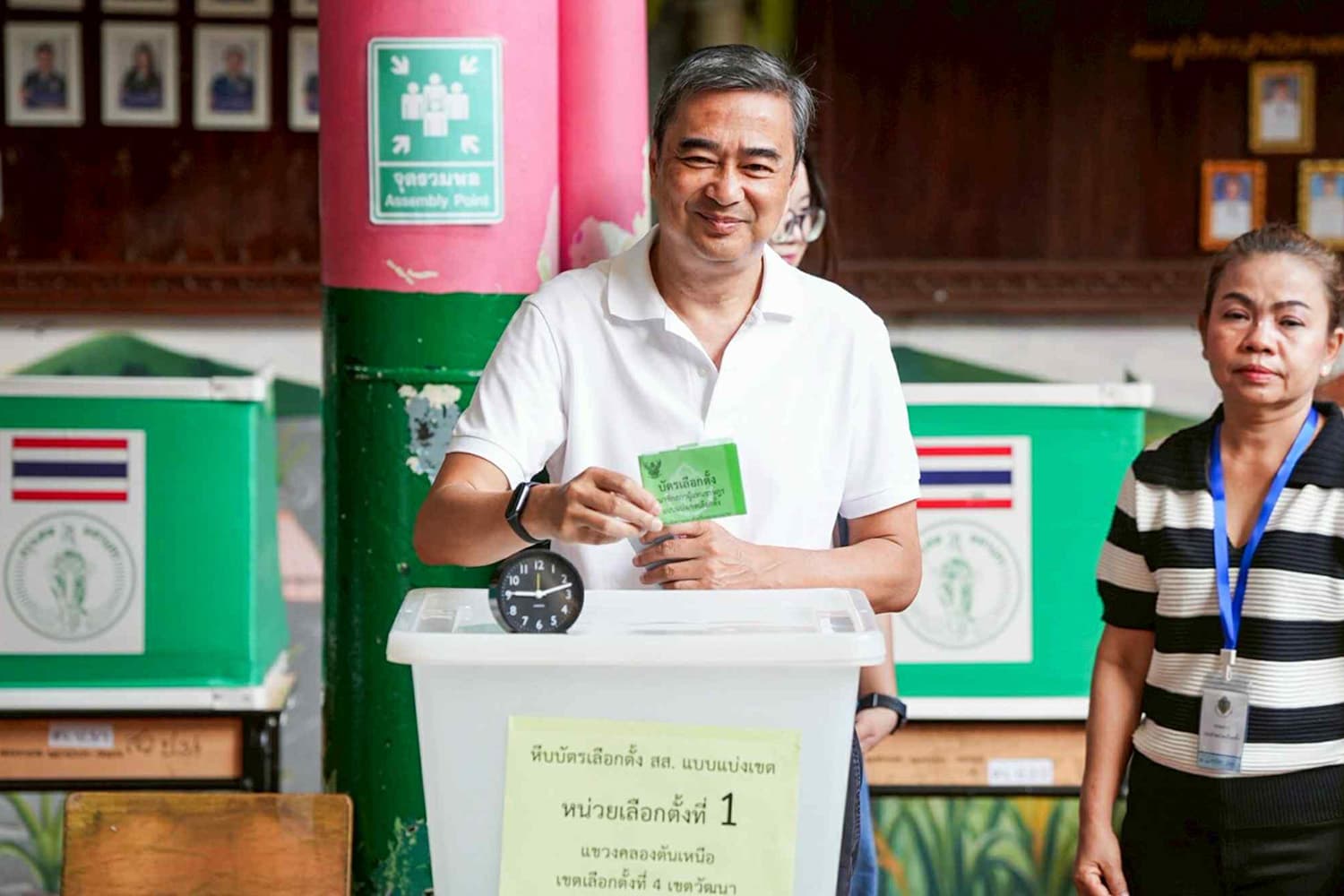 ‘อภิสิทธิ์’ ใช้สิทธิ ‘เลือกตั้ง’ ดีใจคนตื่นตัวมาใช้สิทธิเยอะ