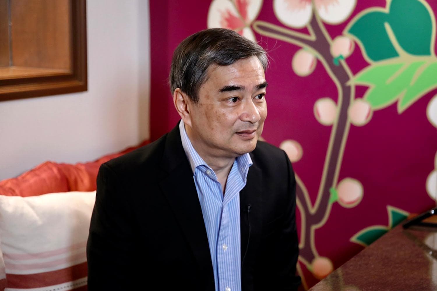 Abhisit_commented_on_collaboration_between_Democrat_Party_and_Pheu_Thai_Party_SPACEBAR_Hero_58e7fd9dba.jpg