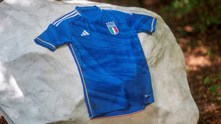Adidas_Italy_new_kit_2023_SPACEBAR_Photo01_20be1fdf82.jpeg