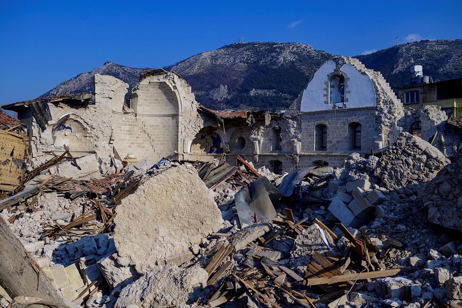 After_massive_Turkey_quakes_Istanbul_residents_fear_the_next_one_SPACEBAR_Hero_e6bf38cf63.jpeg