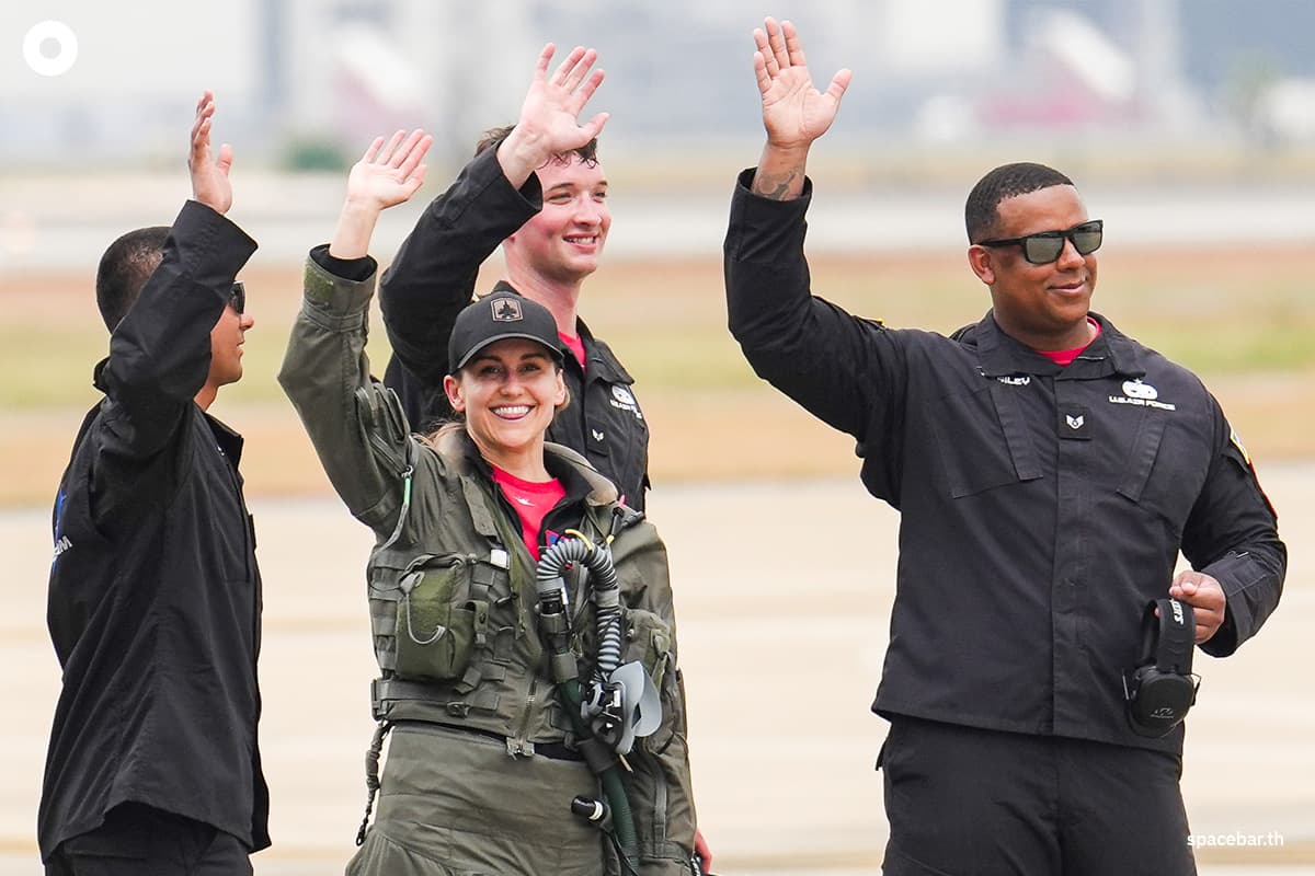 Airshow_Thai_Air_Force_J10_F35_Gripen_SPACEBAR_Photo05_af52afb1f6.jpg