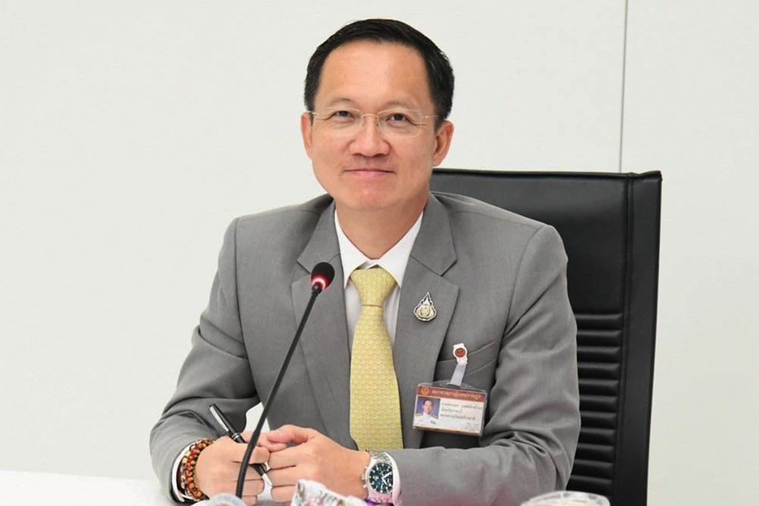 Akkaradet_thanks_fans_of_the_Ruam_Thai_Sang_Chart_Party_SPACEBAR_Hero_aa723ed5e3.jpg