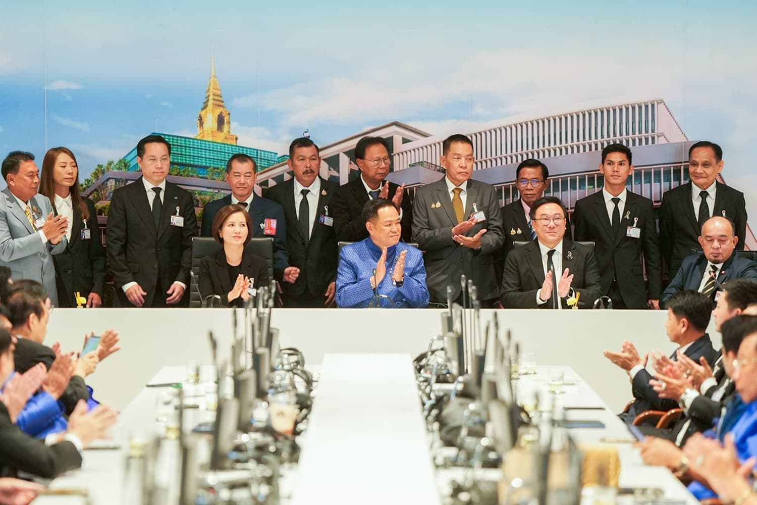 Photo Story : ‘อนุทิน’ นำประชุม 16 พรรคร่วมฯ จะหัวหน้าจะพรรคเล็ก-ใหญ่ ให้ความเสมอภาค