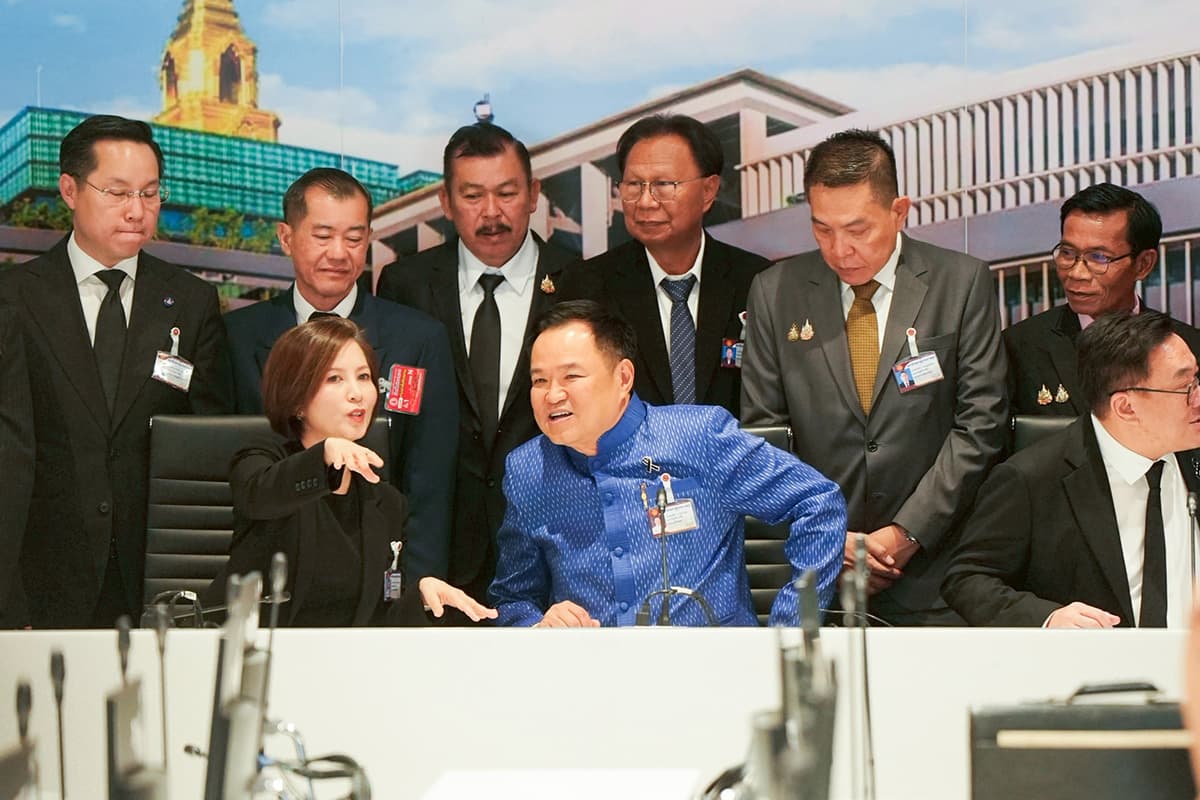 Anutin-chairs-meeting-of-coalition-government-parties-SPACEBAR-Photo02.jpg