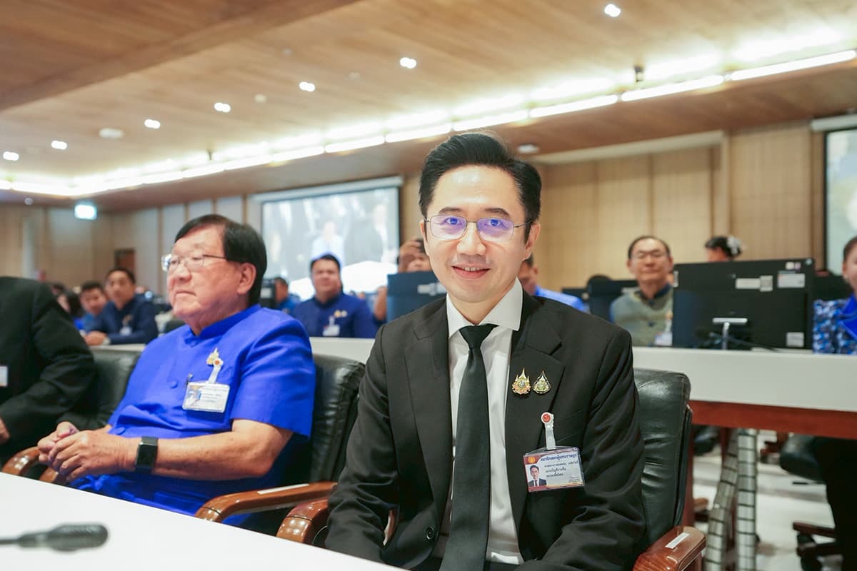 Anutin-chairs-meeting-of-coalition-government-parties-SPACEBAR-Photo03.jpg