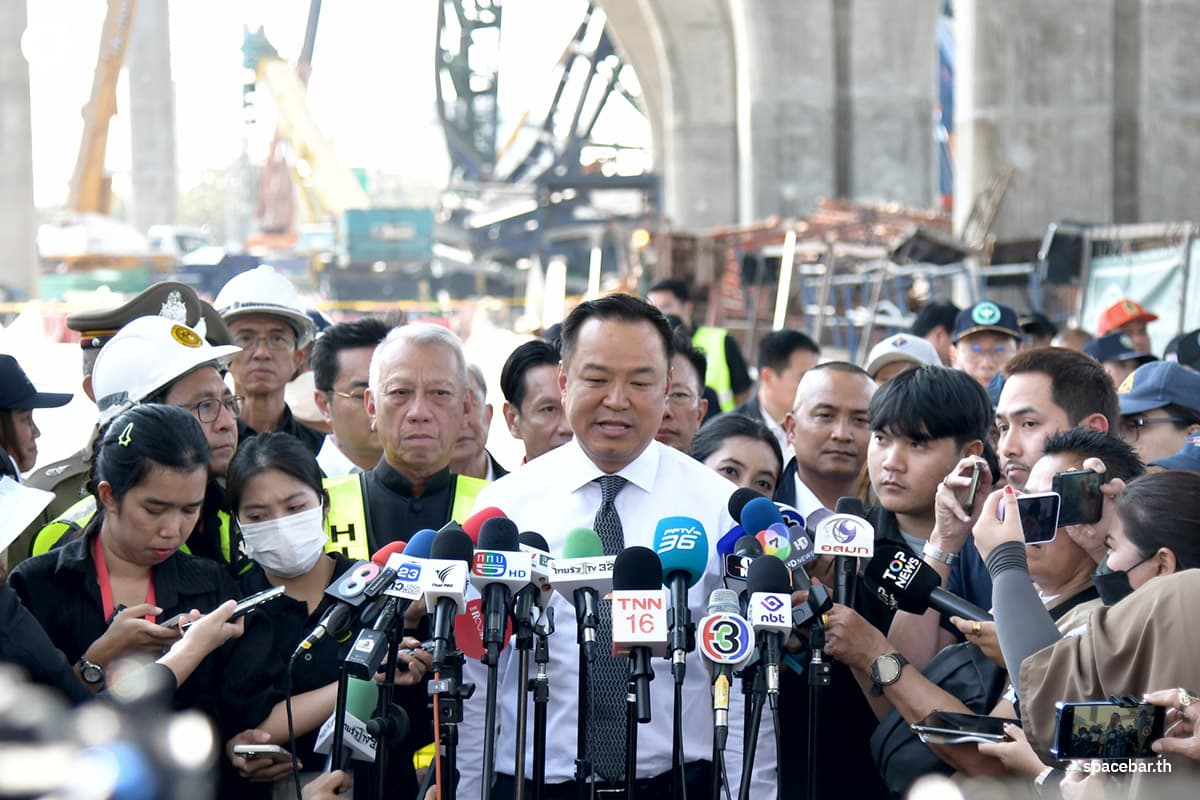 Anutin-inspects-rama-2-crane-collapse-site-in-samut-sakhon-SPACEBAR-Photo03-2.jpg