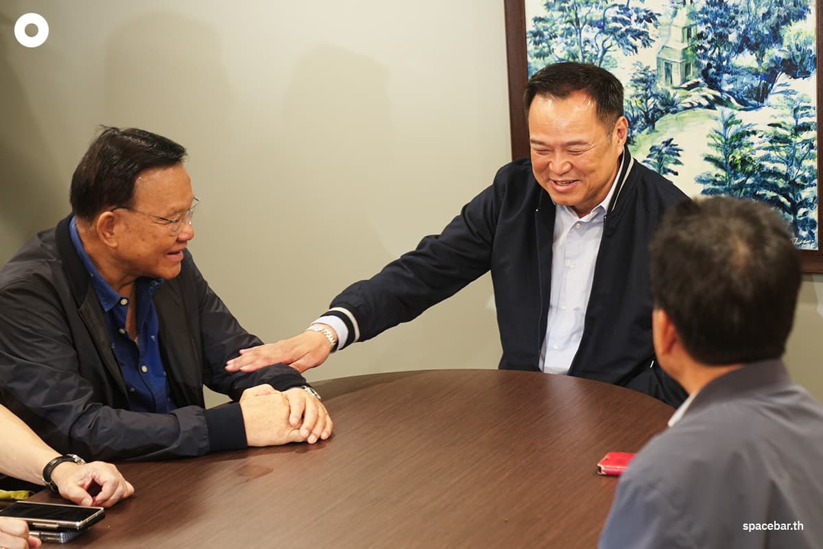 Anutin-the-Prime-Minister-leads-the-coalition-party-meeting-SPACEBAR-Photo01.jpg