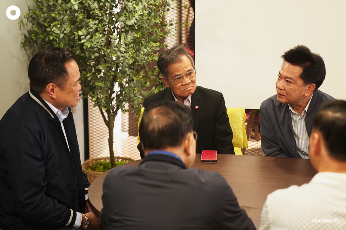 Anutin-the-Prime-Minister-leads-the-coalition-party-meeting-SPACEBAR-Photo08.jpg