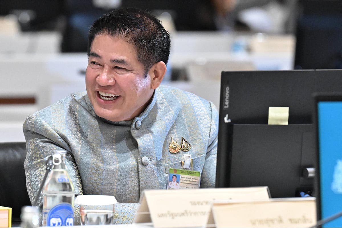 Anutin-uses-the-parliament-to-hold-a-cabinet-meeting-SPACEBAR-Photo03-1.jpg