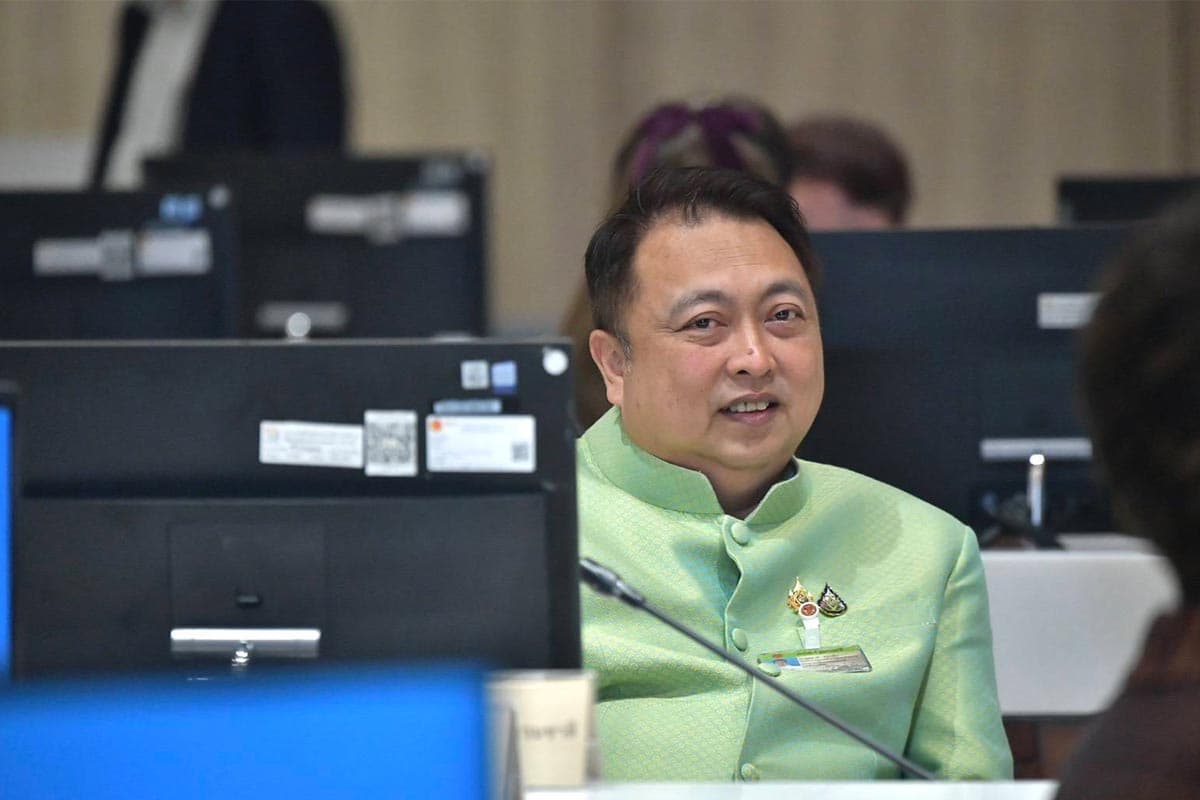 Anutin-uses-the-parliament-to-hold-a-cabinet-meeting-SPACEBAR-Photo04.jpg