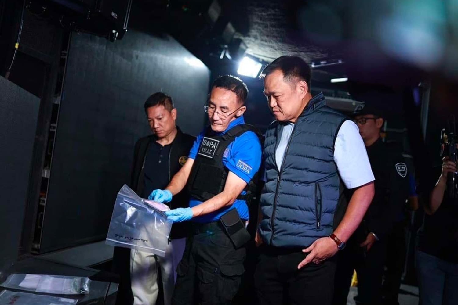 Anutin_leads_the_team_Raided_an_illegal_pub_and_found_a_lot_of_drugs_SPACEBAR_Hero_90c0e05824.jpg