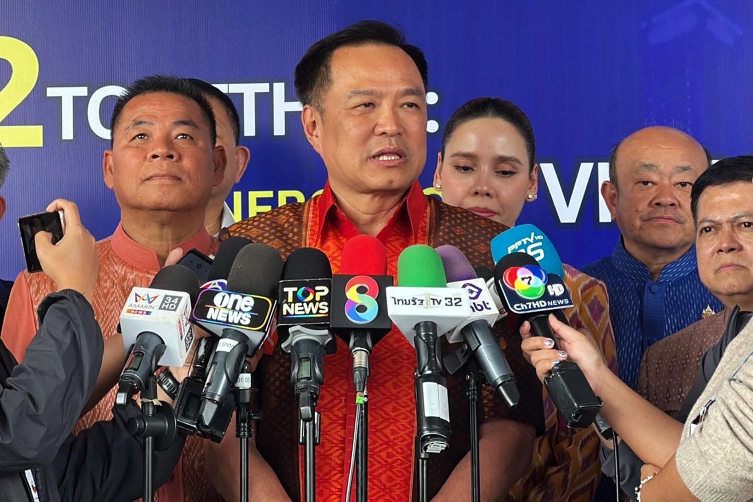 Anutin_on_Prime_Minister_visit_Buriram_SPACEBAR_Hero_53ceb94fde.jpg