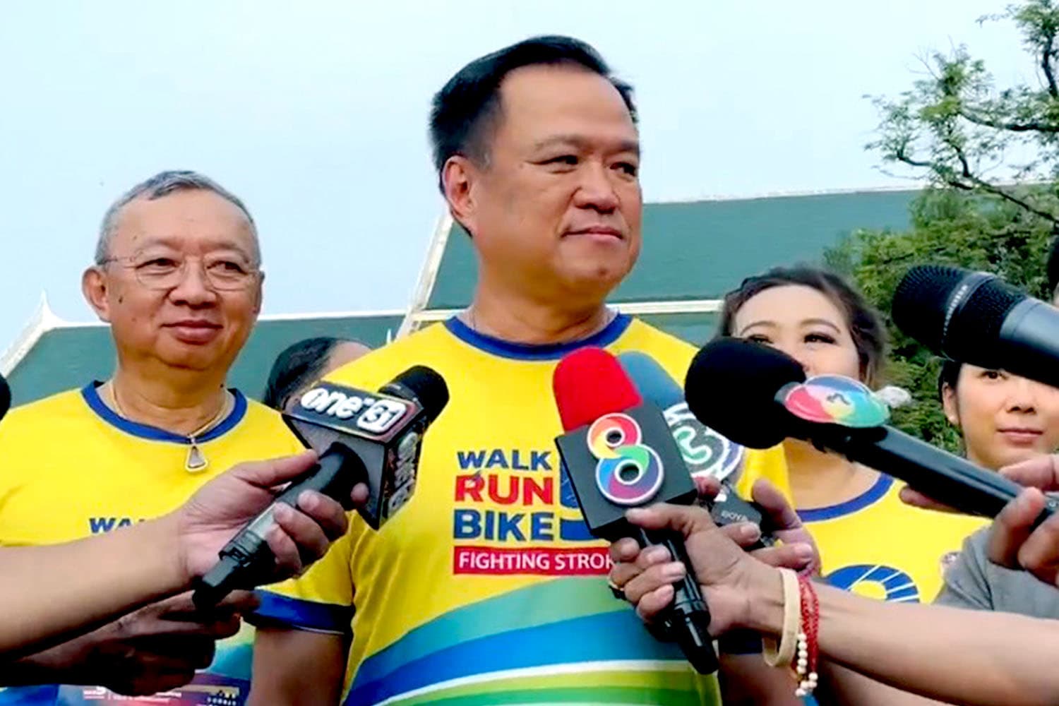 Anutin_welcomes_Paetongtarn_as_leader_of_Pheu_Thai_Party_SPACEBAR_Hero_f415755795.jpg