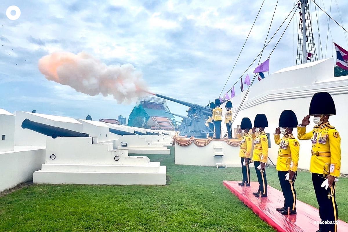 Army_fires_21_gun_royal_salute_in_honor_of_His_Majesty_the_King_Birthday_of_the_Queen_SPACEBAR_Photo02_f0ac9ca079.jpg
