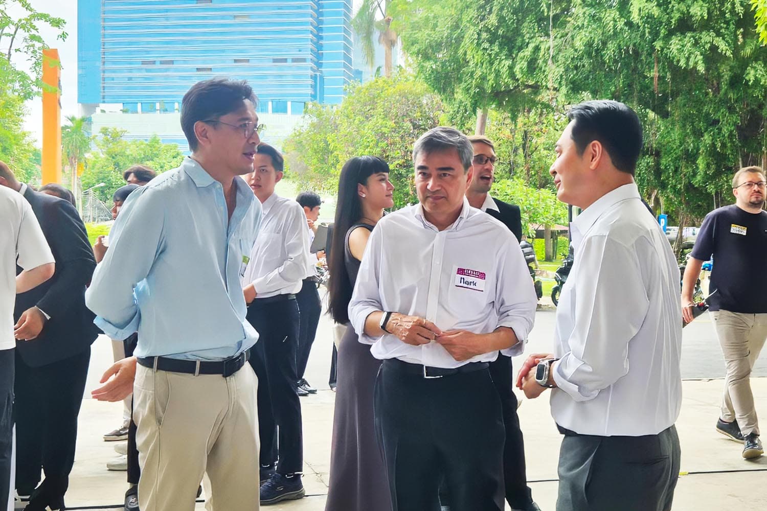 จับตาว่าที่ 'ผู้สมัคร ผู้ว่าฯ กทม.' ร่วมงาน 'ปชป.' 2 ตัวเต็ง 'อนุชา'- 'ดร.พิเชษฐ์'
