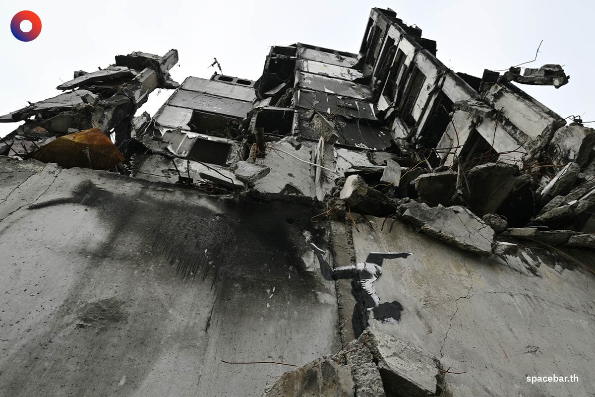Banksy_unveils_mural_in_Ukrainian_town_liberated_from_Russians_SPACEBAR_Photo05_1faff59e3f.jpeg