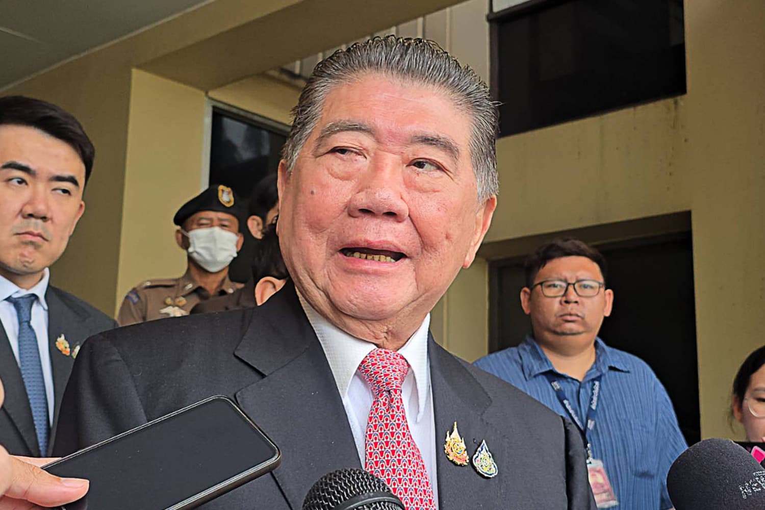ระวังจะพาไทยขึ้นศาลโลก ‘ภูมิธรรม’ เตือนคนเตรียม ‘รถดูดส้วม’ ฉีดใส่เขมร